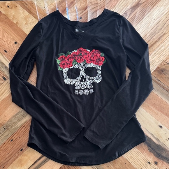 No Boundaries Tops - No Boundaries Rock & Roll Skull Black Long Sleeve Skull Rose Top